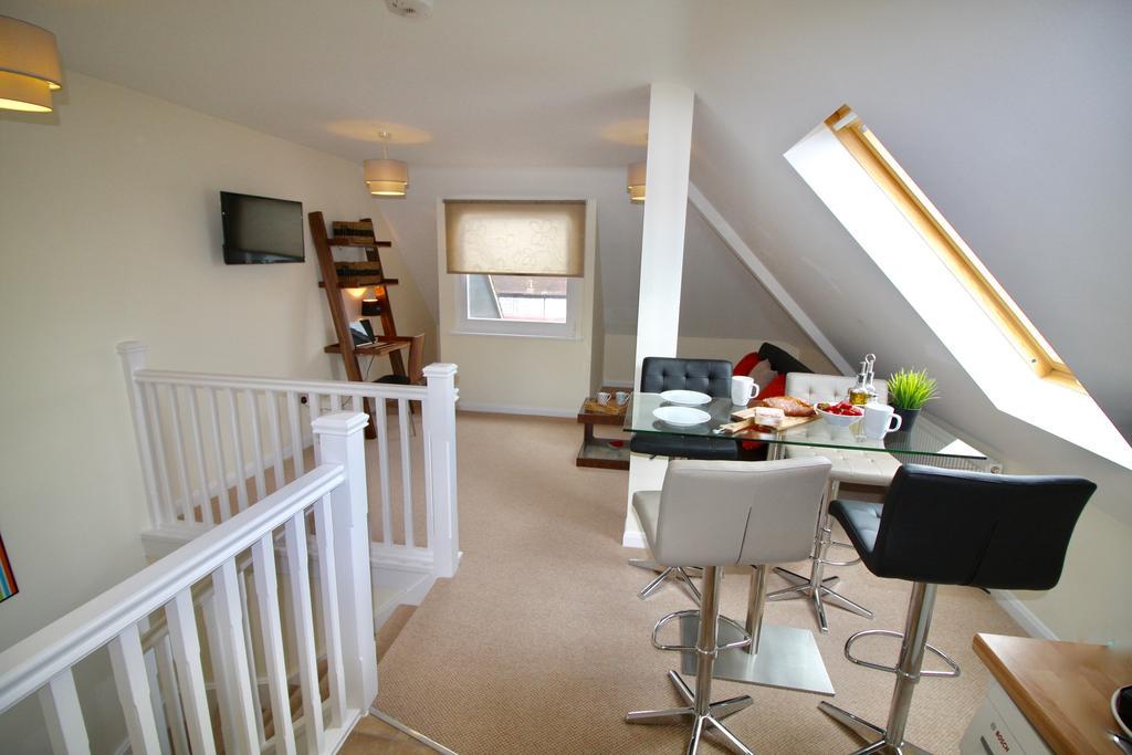 Ferienwohnung Amberblue@Epsom Exterior foto